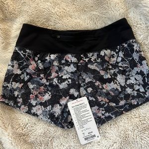 Lululemon Run Times Short II Spring Bloom Multi Black sz 4 fun print EUC floral